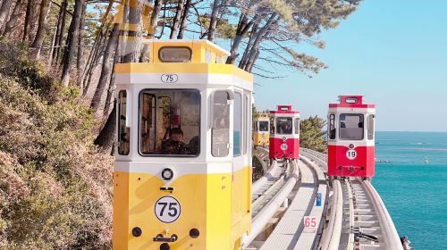 Blueline Park Sky Capsule + Oryukdo Skywalk + Huinnyeoul Culture Village + Gamcheon Culture Village Day Tour