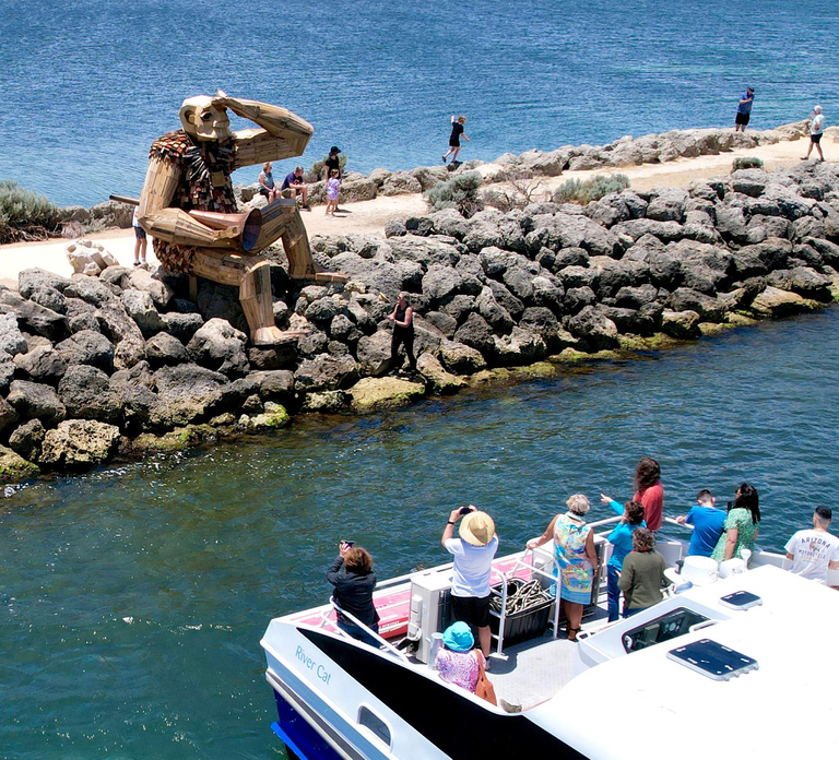 Mandurah: Dolphin & Giant Sightseeing Cruise