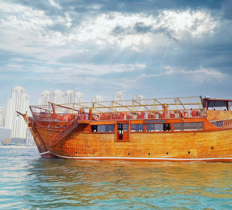 Dubai: New Year's Eve Dhow Cruise with Dinner and Drinks