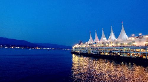 Vancouver Canada Place + Vancouver Lookout + Queen Elizabeth Park Day Tours