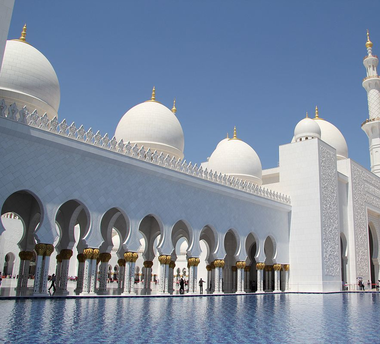 From Dubai: Abu Dhabi Tour with Sheikh Zayed Mosque