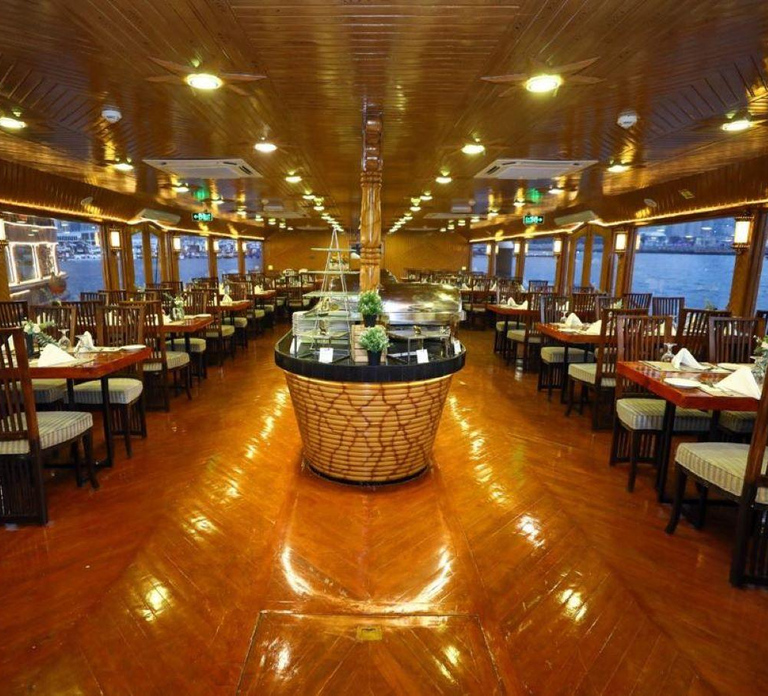 Dubai: Marina Dinner Cruise with Tanoura Dance Show