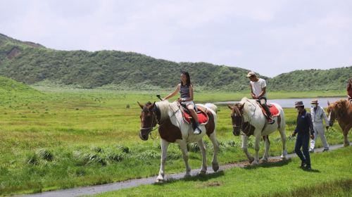 Kyushu Day Tour: Takachiho Gorge Boat Ride, Aso Volcano & Kusasenri (Optional Cruise & Lunch)