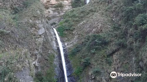 Shuanglong waterfalls