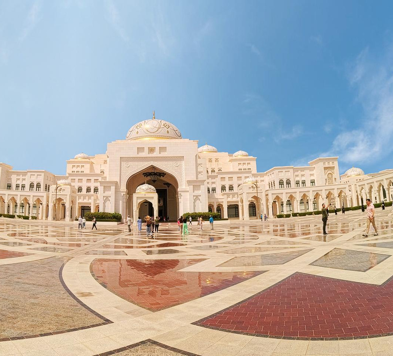 From Dubai: Grand Mosque & Qasr Al Watan Morning Tour