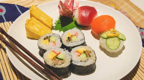 Tokyo Tsukiji Fish Market Tour and Sushi Making Lesson Day Tours