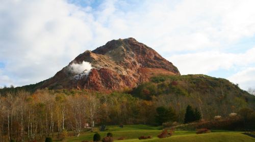 Hokkaido Day Tour: Noboribetsu, Mt. Usu, Lake Toya & Lake Shikotsu
