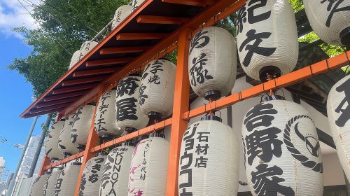 Tokyo: Enjoy a variety of classic Japanese delicacies at Tsukiji Market