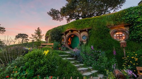 Hobbiton™ movie set tours + glowworm caves 1-day tour