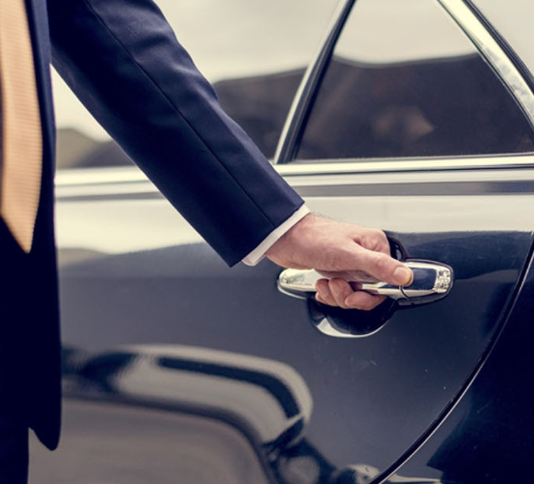 Dubai: Full-Day Private Car and Driver Hire