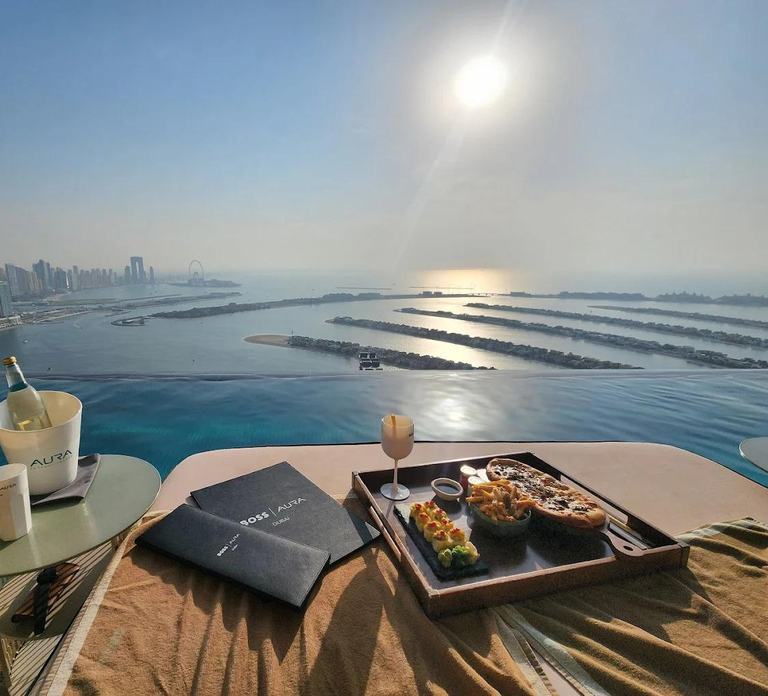 Dubai: Luxury Sky Pool Experience with Drinks & Snacks