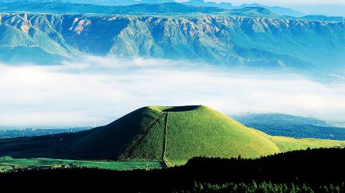 Kyushu: Aso Vocano, Grassland,Onsen and Aso shrine 1-Day Tour Day Tours