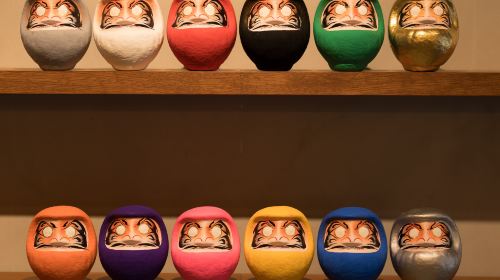 [Osaka] Traditional Daruma Painting Experience: Lucky Charm Making