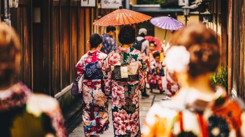 Luxury Small Group: Fushimi Inari, Kinkaku-ji, Ninenzaka & Kiyomizu-dera
