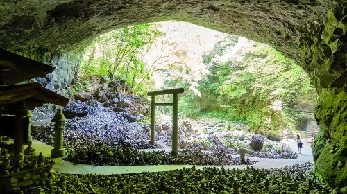 1-day tour to the origin of Kyushu myths – exploring Takachiho Gorge