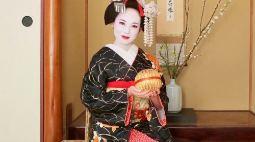Kyoto: Maiko Makeover and Photoshoot Experience Day Tours