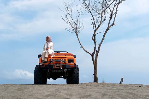 Jeep Gumuk Pasir Parangtritis by Sinjo Adventure