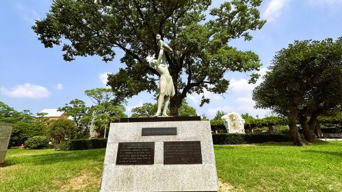 Nagasaki Atomic Bomb Museum, Peace Park, and Glover Garden one-day tour|Huis Ten Bosch Collection Day Tours
