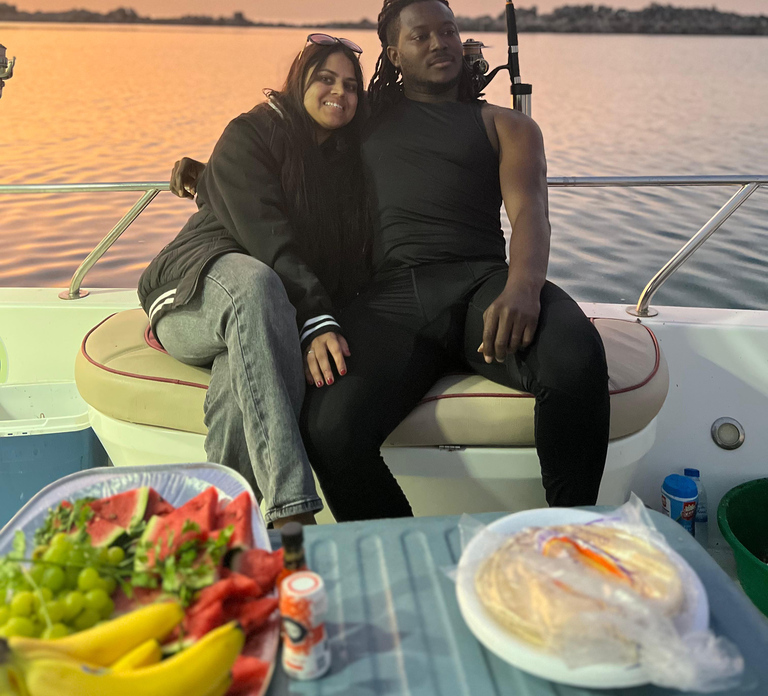Ras Al Khaimah: Private Coastal Cruise with Drinks