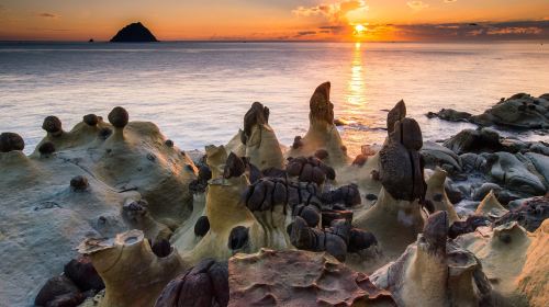 Jiufen Old Street + Heping Island Sunset + Keelung Night Market Food 1-day Tour [Depart from Taipei | Includes Admission Ticket] Day Tours