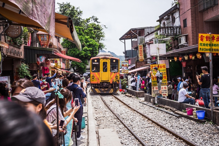 Shifen Old Street + Jiufen + Yehliu Geopark Day Tour