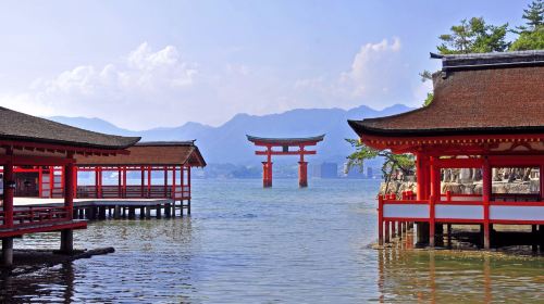 Hiroshima and Miyajima 1 Day Bus Tour