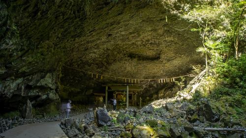 Kyushu Takachiho Gorge Day Tour – Forest Blessing on the Sky Train & Exploring Amanoyasukawara
