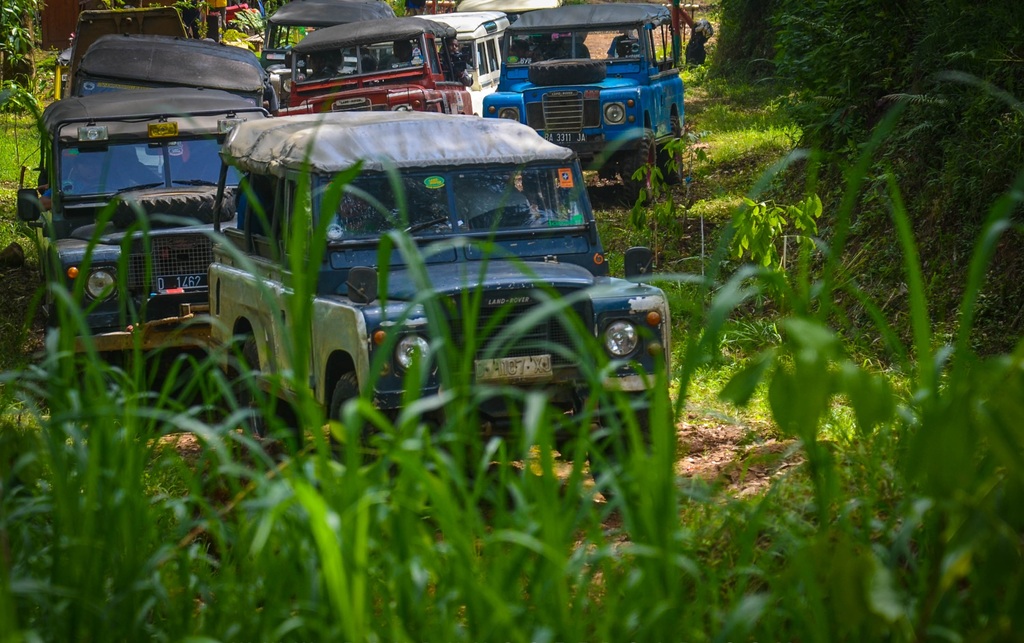 Fun Offroad Ciwidey Bandung – Land Rover Tea Plantation Adventure