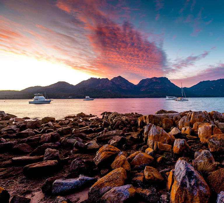 Coles Bay: Wineglass Bay Adults-Only Cruise with Lunch
