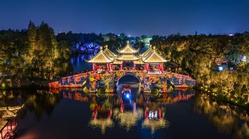 Slender West Lake Cruise