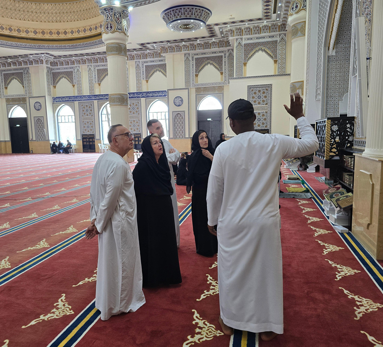 Dubai:Private Frame Entry, Mosque, Souks, Tastings& transfer