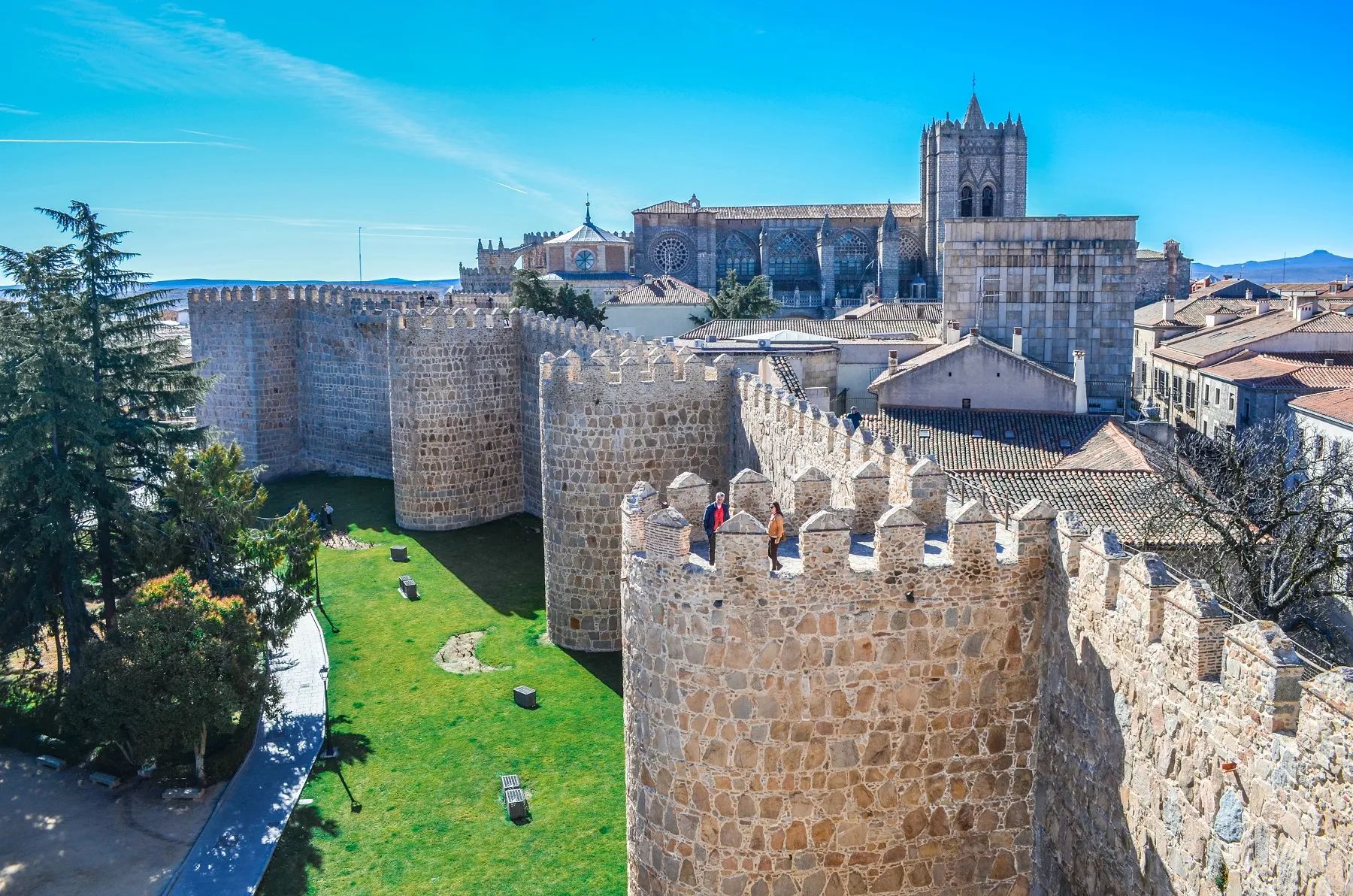 Private Tour: Avila with Walls and Segovia Full Day Tour with Gastronomic Lunch