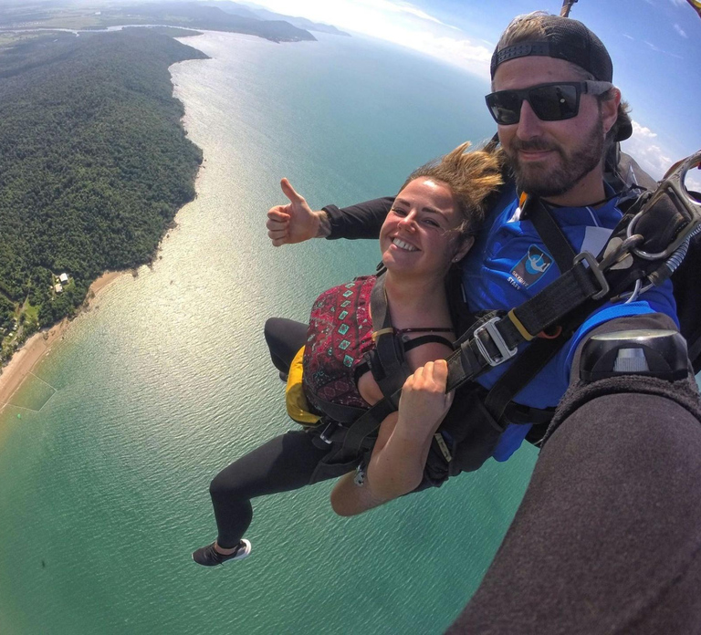 Cairns: Tandem Skydive
