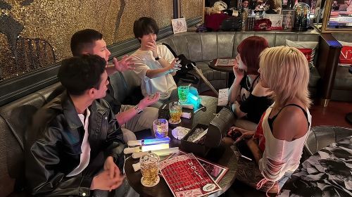 Tokyo · Shinjuku – Explore the Sleepless Nightlife: Bar Hopping in Unique Drinking Districts + Live Performances Day Tours
