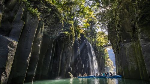 Kyushu Takachiho Gorge Day Tour – Forest Blessing on the Sky Train & Exploring Amanoyasukawara