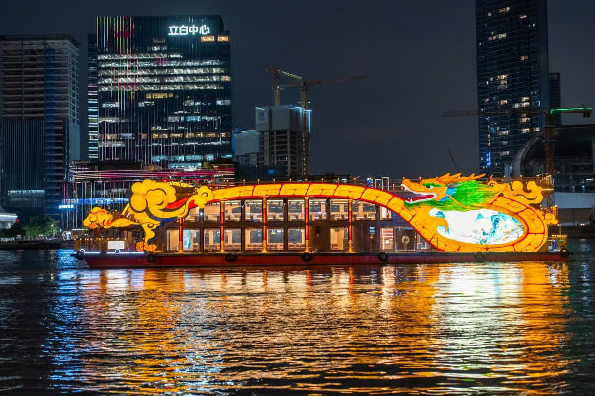 Pearl River Royal Palace Song and Dance Boat Night Tour Experience with options