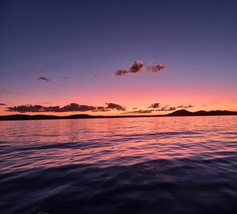 Yeppoon: Sunset Cruise w/ Cheese Platter & Champagne