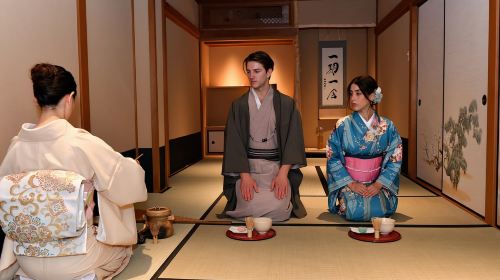 Kyoto: Tea Ceremony with Kimono and Photoshoot Day Tours
