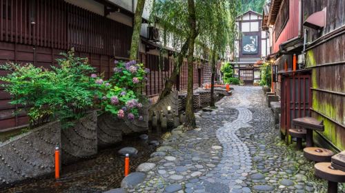 Nagoya Round Trip | Gujo Hachiman Castle + Gero Onsen Day Tour [Luxury Boutique Small Group] Day Tours