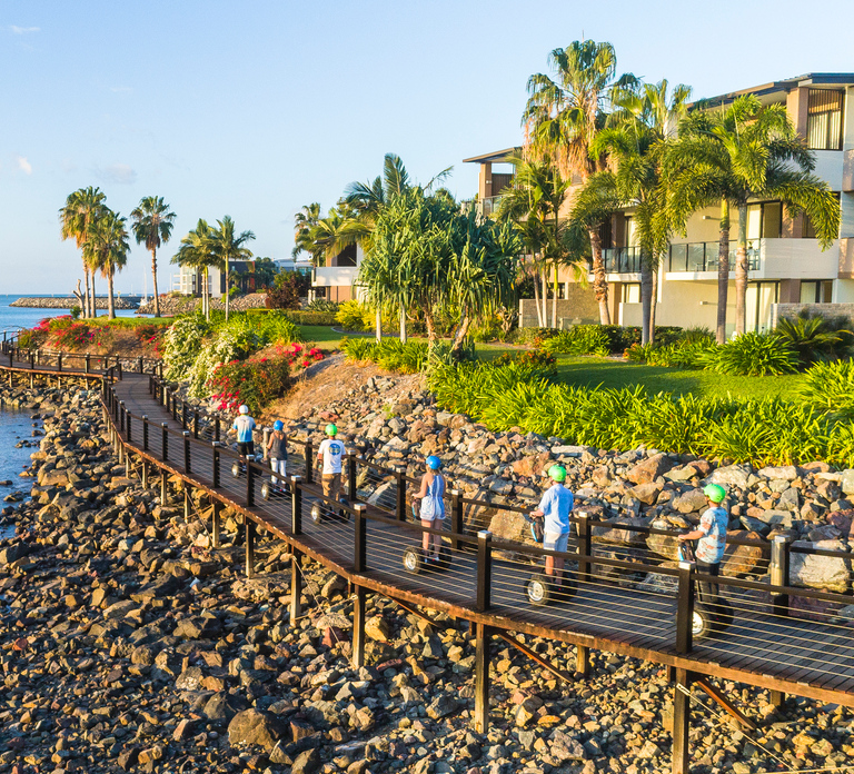 Airlie Beach: 3-Hour Sunset Segway Tour with Dinner
