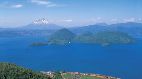 1-day tour to Usuzan Ropeway + Lake Tōya + Lake Shikotsu in Hokkaido, Japan