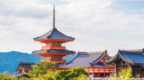Kyoto Kiyomizu-dera Temple + Ninenzaka & Sannenzaka + Kinkaku-ji + Fushimi Inari Taisha, Kyoto millennium day tour