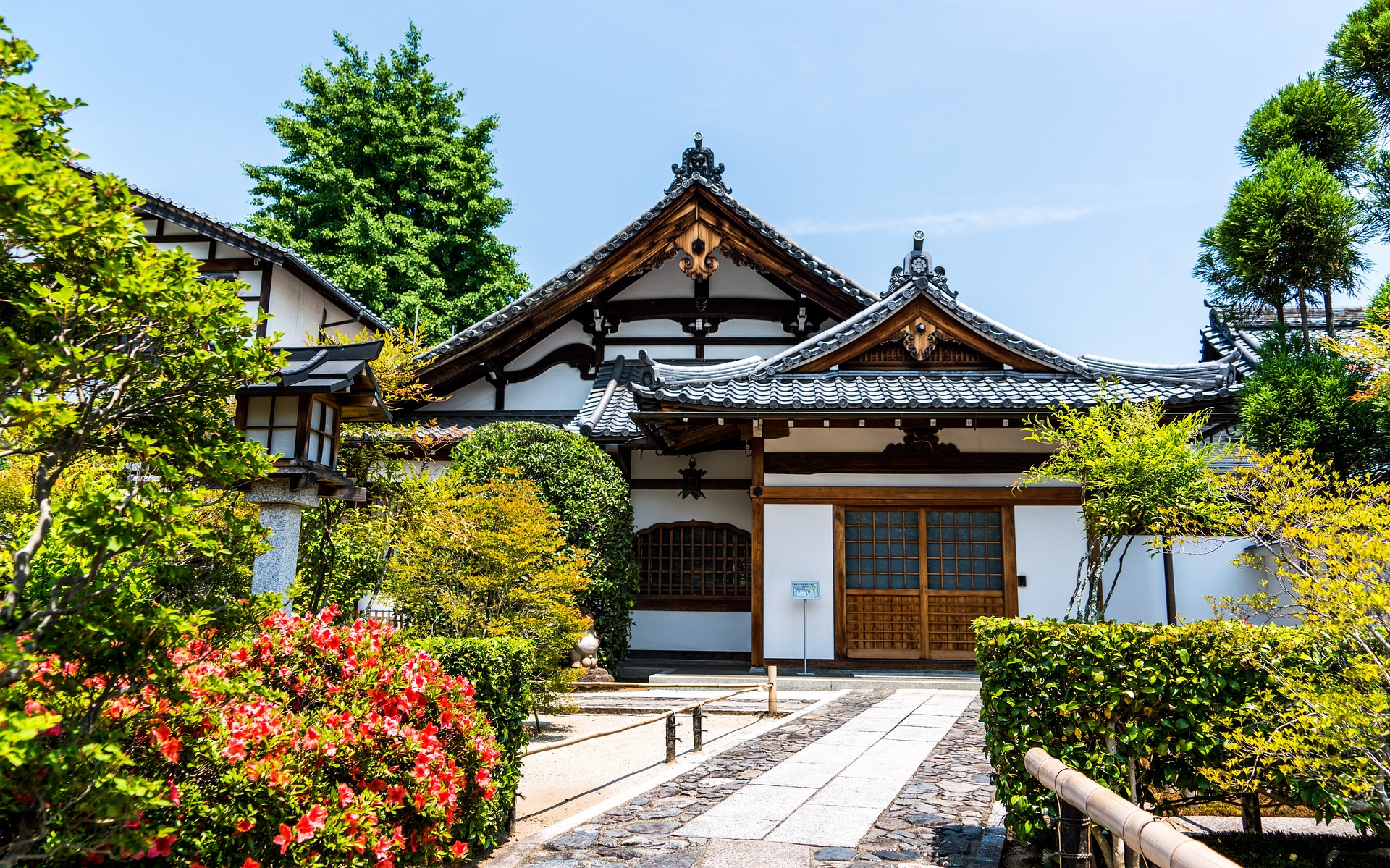 Full-Day Kyoto Bus Tour: Nijo Castle, Arashiyama & Fushimi Inari (English & Spanish)