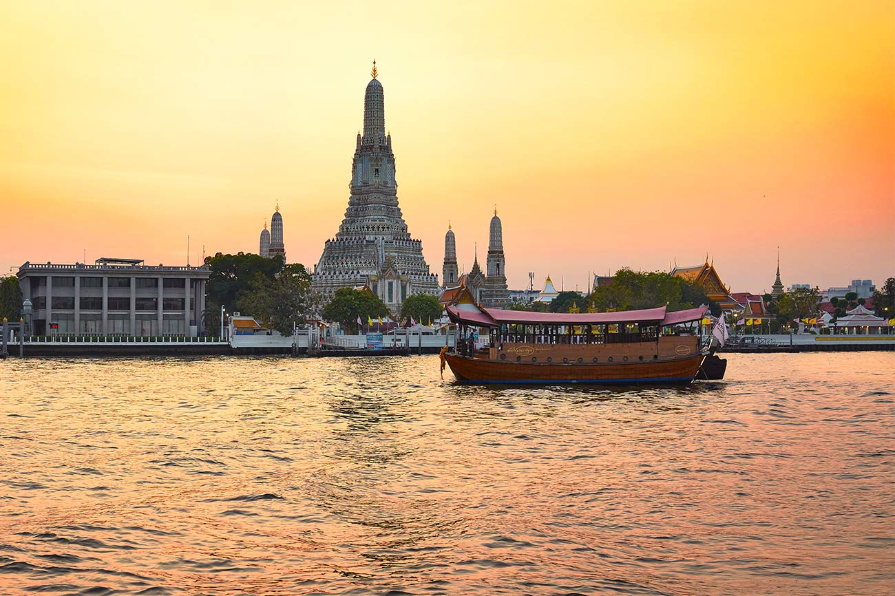 Manohra Dining Cruise at Anantara Riverside Bangkok