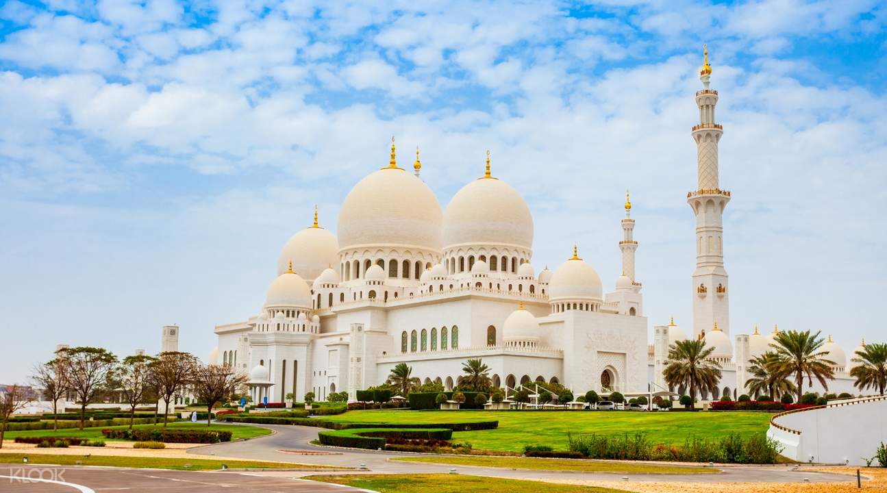 Shared Transfers between Dubai Hotel and Sheikh Zayed Grand Mosque