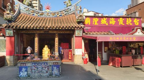 Taipei Classic Landmarks 1-Day Tour: Palace Museum, CKS Memorial Hall & Longshan Temple