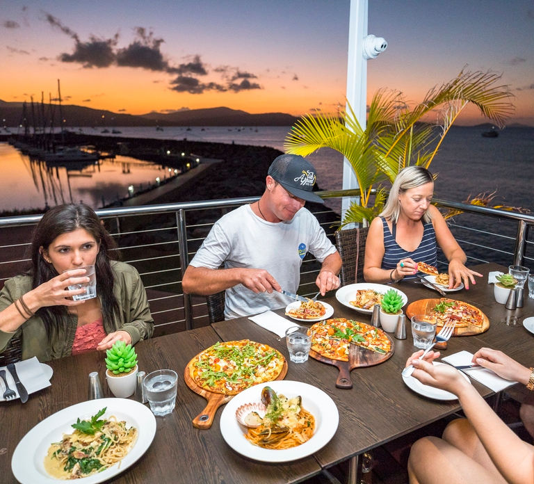 Airlie Beach: 3-Hour Sunset Segway Tour with Dinner