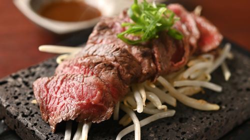 [Hokkori Kyoto Kiyamachi Main Store] Wagyu lean beef steak and nigiri sushi combo package