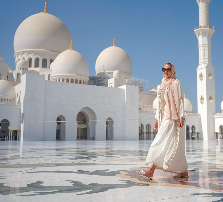 From Abu Dhabi: City Tour with Grand Mosque & Louvre Museum