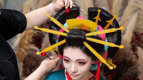 Oiran Studio Eight Colors: Oiran Transformation Costume Experience